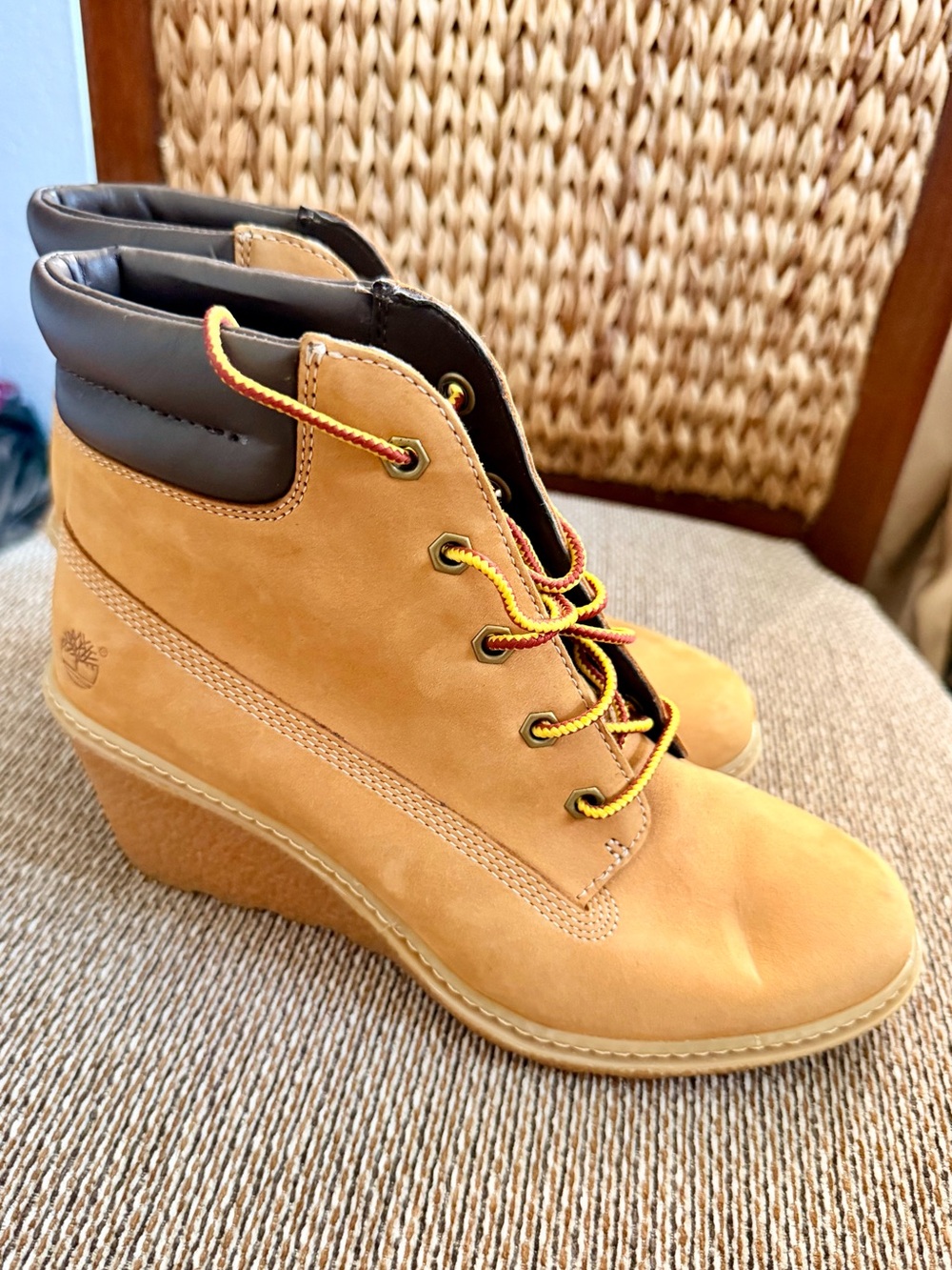Timberland Women’s Leather Wedge Ankle Bootie Lace-Up Round Toe 6.5